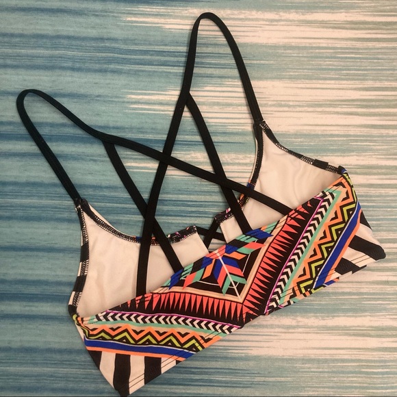 VS PINK • Geo Print Strappy Crisscross Bikini Top - Picture 12 of 14